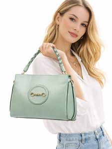 Florence Bags Skórzana torebka "Hoppo" w kolorze zielonym - 32 x 26 x 11 cm rozmiar: onesize. Zielone torebki klasyczne Florence Bags, bez wzorów, z materiału, bez dodatków. Za 382,99 zł.