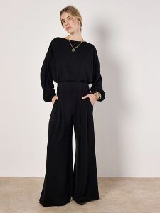 Apricot Bluzka w kolorze czarnym rozmiar: XS. Czarne bluzki Apricot, xs, bez wzorów, bez kołnierzyka, bez ramiączek. Za 65,85 zł.