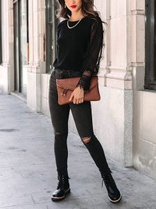 Milan Kiss Bluzka w kolorze czarnym rozmiar: M. Czarne bluzki Milan Kiss, m, bez wzorów, bez kołnierzyka, bez ramiączek. Za 174,43 zł.