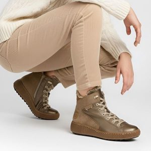 Trzewiki damskie Rieker, na filcu i na płaskim obcasie zapinane na zamek, brązowe-metaliczne, Z6614-90. Brązowe botki Rieker, ze skóry, bez obcasa, na płaskiej podeszwie, bez zapięcia. Za 379,00 zł.