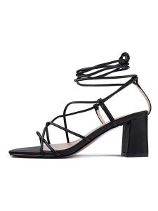 Loft37 Skórzane sandały w kolorze czarnym rozmiar: 41. Czarne sandały Loft37, bez wzorów, z otwartym noskiem, bez obcasa, na koturnie, bez zapięcia. Za 304,99 zł.