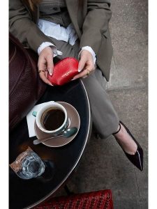 Victor & Hugo Paris Skórzana kopertówka "Wendy" w kolorze czerwonym - 12 x 7 x 3 cm rozmiar: onesize. Czerwone torebki wieczorowe Victor & Hugo Paris, bez wzorów, z materiału, bez dodatków. Za 69,99 zł.