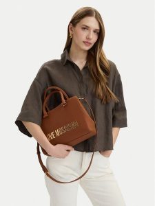 LOVE MOSCHINO Torebka JC4022PP0OKD0200 Brązowy. Brązowe torebki klasyczne LOVE MOSCHINO, bez wzorów, ze skóry, bez dodatków. Za 594,99 zł.