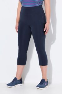 Damskie Legginsy 3/4 długość do łydek wysoki stan szybkoschnący materiał. Czarne legginsy Ulla Popken, bez wzorów, z elastanu, z podwyższonym stanem. Za 239,99 zł.