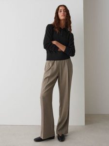 OPUS Spodnie "Marou" w kolorze jasnobrązowym rozmiar: 42. Brązowe spodnie z wysokim stanem Opus, bez wzorów, z materiału, z podwyższonym stanem. Za 143,99 zł.