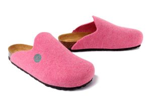 DR. BRINKMANN 320246-42 rosa, kapcie damskie. Czerwone kapcie Dr. Brinkmann, bez wzorów, z materiału. Za 204,90 zł.