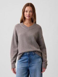 GAP Sweter w kolorze szarobrązowym rozmiar: XS. Brązowe swetry oversize GAP, xs, bez wzorów, bez ramiączek. Za 189,95 zł.