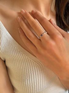 Les Petites Précieuses Srebrny pierścionek z kamieniami szlachetnymi rozmiar: 58. Niebieskie pierścionki Les Petites Précieuses, z cyrkonią, srebrne. Za 170,07 zł.