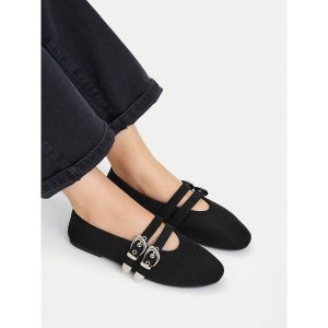 Baleriny DeeZee. Czarne balerinki DeeZee, bez wzorów, bez obcasa, bez zapięcia. Za 129,99 zł.