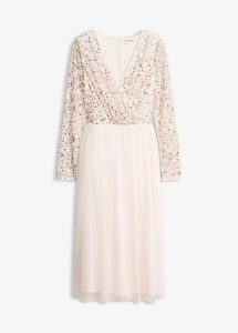 Sukienka koktajlowa z aplikacją z cekinów. Czerwone sukienki bonprix, z aplikacjami, z tiulu, eleganckie, bez kołnierzyka, bez ramiączek, midi. Za 249,99 zł.