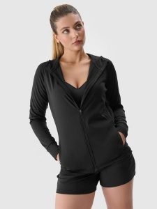 4F Bluza treningowa szybkoschnąca rozpinana z kapturem damska - czarna S. Czarne bluzy 4f, s, bez wzorów, z dzianiny, z kapturem. W wyprzedaży za 99,99 zł.
