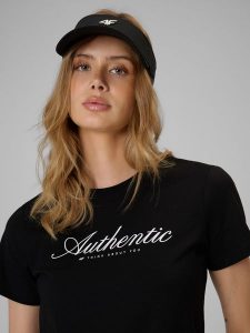 4F T-shirt regular z nadrukiem damski - czarny S. Czarne t-shirty 4f, s, bez wzorów, z bawełny, bez kołnierzyka, bez ramiączek. Za 59,99 zł.