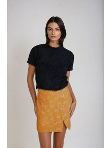 Monki Spódnica w kolorze pomarańczowym rozmiar: 38. Pomarańczowe spódnice Monki, bez wzorów, mini. Za 43,99 zł.