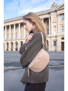 Maison héritage PARIS Skórzana saszetka "Kimi" w kolorze szarobrązowym - 24 x 12 x 5 cm rozmiar: onesize. Brązowe nerki i saszetki Maison héritage PARIS, bez wzorów, z materiału. Za 195,99 zł.