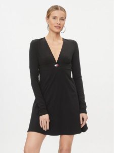 Tommy Jeans Sukienka codzienna Xs Badge DW0DW16484 Czarny Slim Fit. Czarne kombinezony Tommy Jeans, na co dzień, l, bez wzorów, z bawełny, bez kołnierzyka, bez ramiączek, proste. Za 299,99 zł.