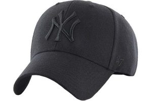 Czapka z daszkiem MVP Lifestyle New York Yankees Snapback. Czarne czapki 47 Brand, bez wzorów, z materiału. Za 109,99 zł.