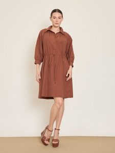 BGN Sukienka w kolorze jasnobrązowym rozmiar: 38. Brązowe sukienki BGN, na imprezę, bez wzorów, bez kołnierzyka, bez ramiączek, midi. Za 143,99 zł.