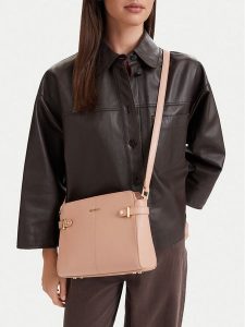 MEXX Torebka CEO-MEXX-S-009-10 Różowy. Czerwone torebki klasyczne Mexx, bez wzorów, ze skóry, bez dodatków. Za 199,99 zł.