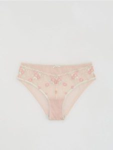 Majtki figi z haftem - beżowy. Brązowe figi Reserved, bez wzorów. Za 49,99 zł.