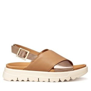 Sandały Geox. Brązowe sandały Geox, bez wzorów, bez obcasa, na płaskiej podeszwie, bez zapięcia. Za 459,99 zł.