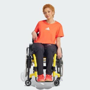 Koszulka Training Adaptive Workout. Białe bluzki ADIDAS, xs, bez wzorów, z materiału, sportowe, bez kołnierzyka, bez ramiączek. W wyprzedaży za 99,50 zł.