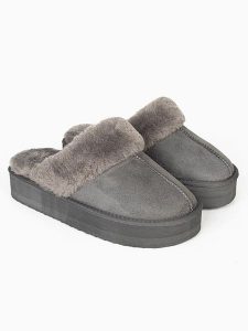 ISLAND BOOT Kapcie "Emesta" w kolorze szarym rozmiar: 37. Szare kapcie Island Boot, bez wzorów. Za 130,99 zł.