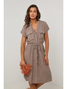 Le Monde du Lin Lniana sukienka w kolorze beżowym rozmiar: 38/40. Brązowe sukienki Le Monde du Lin, na co dzień, bez wzorów, ze lnu, klasyczne, bez kołnierzyka, bez ramiączek, midi, proste. Za 139,87 zł.