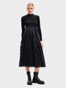 Desigual Sukienka codzienna 23WWVWAD Czarny Regular Fit. Czarne kombinezony Desigual, s, bez wzorów, z syntetyku, bez kołnierzyka, bez ramiączek. Za 469,99 zł.