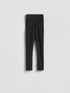 Gładkie legginsy - czarny. Czarne legginsy Reserved, bez wzorów, z dzianiny. Za 89,99 zł.