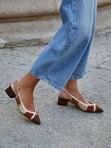 Bellucci Czółenka w kolorze brązowym rozmiar: 38. Brązowe czółenka Bellucci, bez wzorów, bez obcasa, bez zapięcia. Za 104,39 zł.