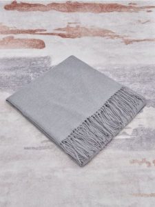 Szalik - szary. Szare szaliki Sinsay, bez wzorów. Za 15,99 zł.