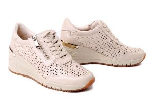 MARCO TOZZI 2-23501-44 40D cream, półbuty damskie. Brązowe półbuty Marco Tozzi, na lato, bez wzorów, ze skóry, bez obcasa, na koturnie, bez zapięcia. Za 349,90 zł.