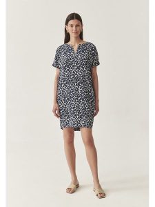 TATUUM Sukienka w kolorze biało-granatowym rozmiar: 42. Białe sukienki Tatuum, na co dzień, bez wzorów, z wiskozy, bez kołnierzyka, bez ramiączek, mini, proste. Za 131,43 zł.