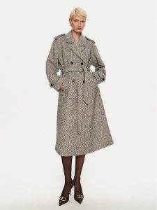 Karen by Simonsen Płaszcz zimowy Ritt 10105110 Szary Regular Fit. Szare płaszcze Karen by Simonsen, na zimę, bez wzorów, z syntetyku, bez kaptura. Za 879,00 zł.