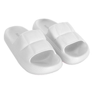 Klapki Softee z gumą balonową, białe. Białe klapki SOFTEE, bez wzorów, z gumy, bez obcasa. Za 166,99 zł.