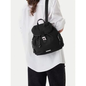 Torebka KARL LAGERFELD. Czarne torebki klasyczne KARL LAGERFELD, bez wzorów, bez dodatków. Za 664,99 zł.