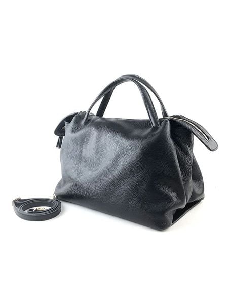 Marlon Skórzana torebka w kolorze czarnym - 35 x 30 x 22 cm rozmiar: onesize. Czarne torebki klasyczne Marlon, bez wzorów, z materiału, przez ramię, bez dodatków. Za 362,85 zł.