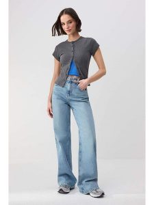 Trendyol Dżinsy - Comfort fit - w kolorze błękitnym rozmiar: 38. Niebieskie jeansy Trendyol, bez wzorów, z podwyższonym stanem. Za 104,99 zł.