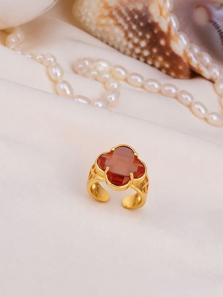 Pierres de Jade Pozłacany pierścionek z zultanitem rozmiar: onesize. Brązowe pierścionki Pierres de Jade, pozłacane. Za 49,95 zł.