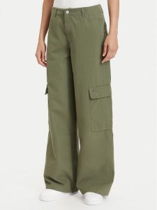 Tommy Jeans Spodnie cargo DW0DW22749 Zielony Wide Leg. Zielone szorty Tommy Jeans, bez wzorów, z bawełny. Za 449,99 zł.