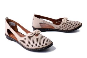 COMFORTABEL 830031-08 beige, półbuty damskie. Brązowe półbuty Comfortabel, na lato, w ażurowe wzory, ze skóry, bez obcasa, bez zapięcia. Za 225,17 zł.