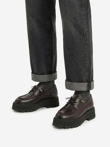 G-Star Raw Półbuty EO-ELIF-9010-25 Brązowy ciemny. Brązowe półbuty G-Star Raw, bez wzorów, ze skóry, bez obcasa, na płaskiej podeszwie, bez zapięcia. Za 399,99 zł.
