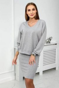 Komplet bluzka + sukienka prążkowana szary. Szare sukienki KESI, na co dzień, l, bez wzorów, z bawełny, eleganckie, bez kołnierzyka, bez ramiączek. Za 292,73 zł.