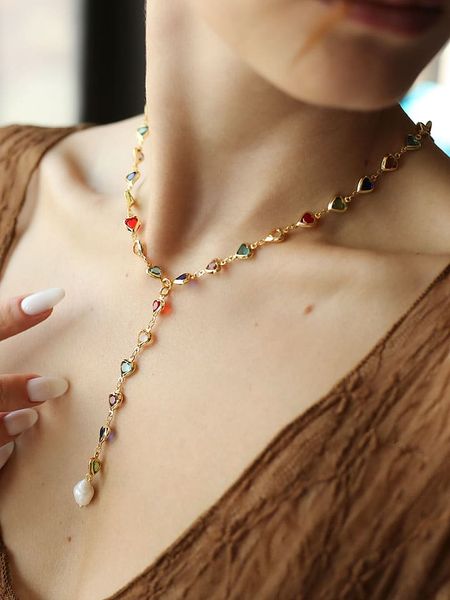 L'Atelier de Gaia Pozłacany naszyjnik z kryształami i perłą - dł. 42 cm rozmiar: onesize. Białe naszyjniki L'Atelier de Gaia, z kryształem, pozłacane. Za 91,56 zł.