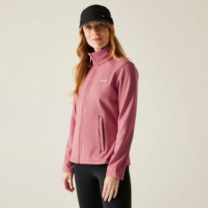 Connie V Damski wodoodporny softshell turystyczny. Czerwone kurtki Regatta, bez wzorów, z softshellu, bez kaptura. Za 139,99 zł.