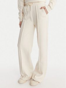 Guess Spodnie dresowe V6RB17 K9V31 Écru Regular Fit. Spodnie dresowe Guess, l, z aplikacjami, z bawełny. Za 349,99 zł.