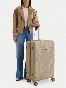 Nine West Walizka duża CEO-NW-L-002-09 GOLD Złoty. Żółte walizki Nine West, bez wzorów, z tworzywa sztucznego, duże. Za 399,99 zł.