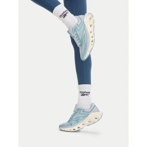 Buty do biegania Reebok. Niebieskie buty sportowe Reebok, bez wzorów, bez zapięcia, do biegania. Za 349,99 zł.