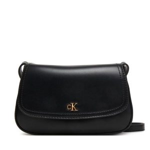 Torebka Calvin Klein. Czarne listonoszki Calvin Klein, bez wzorów, bez dodatków. Za 409,99 zł.
