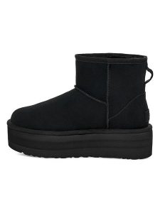 UGG Botki "W Classic Mini Platform" w kolorze czarnym z wełny jagnięcej rozmiar: 38. Czarne botki Ugg, bez wzorów, ze skóry, bez obcasa, na platformie, bez zapięcia. Za 592,99 zł.